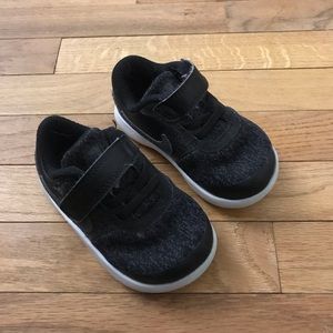 Toddler Boy’s Nike’s size 6C